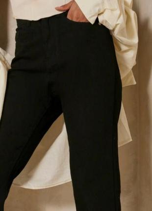 Черные джинсы прчемого кроя с высокой талией1 фото