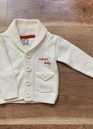 В'язана кофта на гудзиках