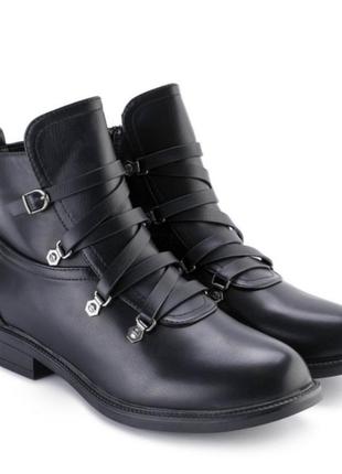 Стильные черные осенние деми ботинки низкий ход короткие с ремешком3 фото