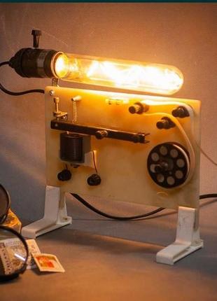 Оригінальний настільний світильник у стилі лофт.1 фото