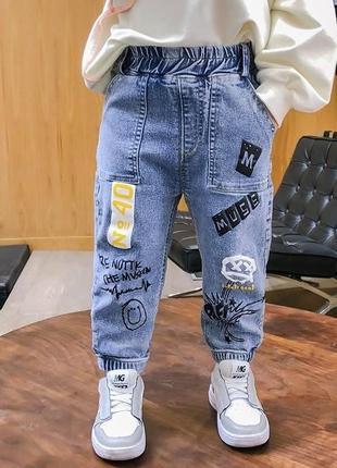 Стильні джинси для хлопчика 
пояс на резинці ,на попі є кармани .1 фото