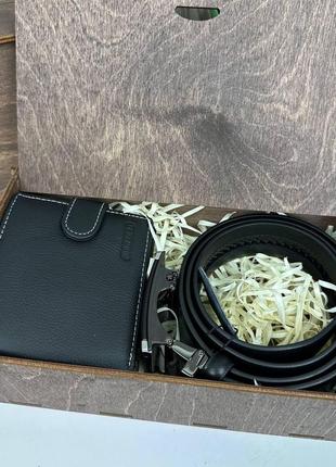 Мужской подарочный набор кожаный кошелек портмоне + поясной ремень автомат в коробке7 фото