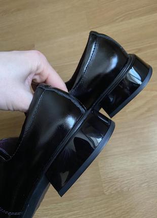 Женские лаковые туфли дерби на шнуровке8 фото