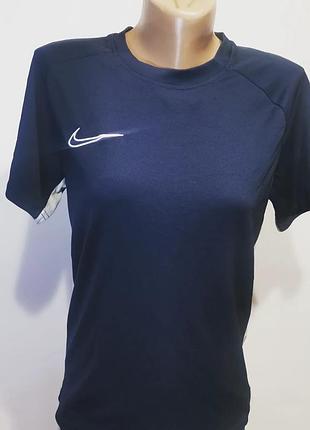 Оригінальна футболка nike