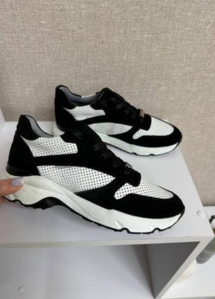 Чорно-білі жіночі стильні легкі кросівки на весну-літо,шкіряні,замшеві,натуральна шкіра/замша