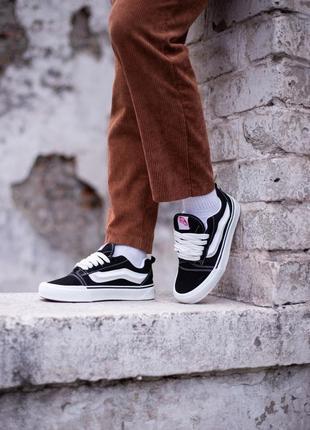 Стильные и удобные кеды vans knu skool black white4 фото