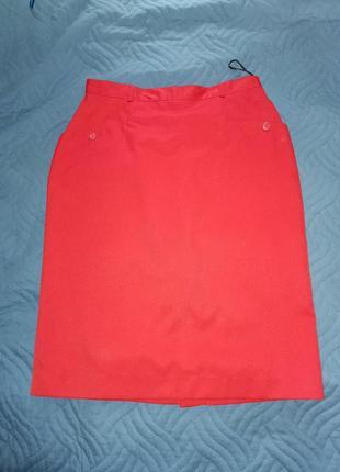 Юбка красного цвета