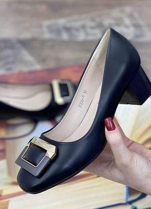 Женские туфли эко кожа на низких каблуках