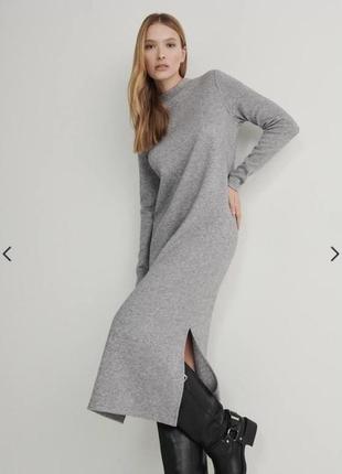 Трикотажное платье серого цвета с низким воротником reserved1 фото