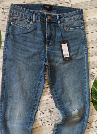 Яскрава косметичка loccitane