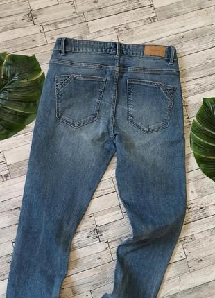 Яскрава косметичка loccitane