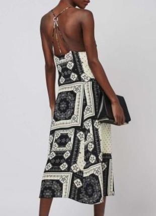 Сукня-cліп зі вставкою кільця на ремінці на спині та повним принтом бандана, від topshop
