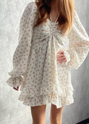 Неймовірна міні сукня у квітковий принт