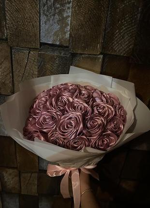Розы из атласных лент1 фото