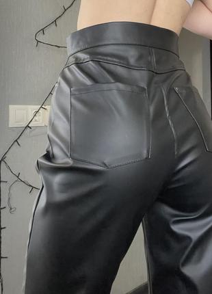 Кожаные брюки черные2 фото