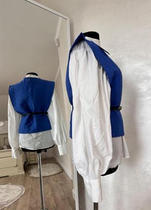 Блуза с объемными рукавами с накидкой и поясом3 фото