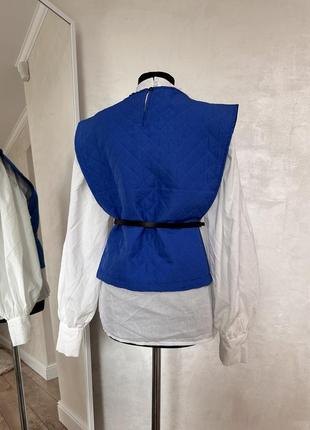 Блуза с объемными рукавами с накидкой и поясом2 фото