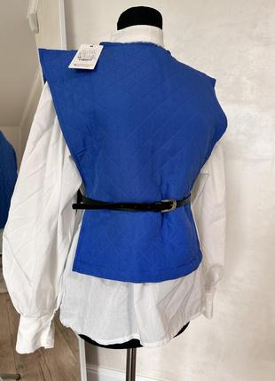 Блуза с объемными рукавами с накидкой и поясом5 фото