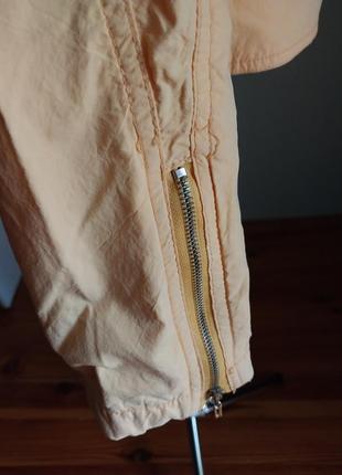 Куртка жіноча коротка на підкладці світла р. 44-464 фото