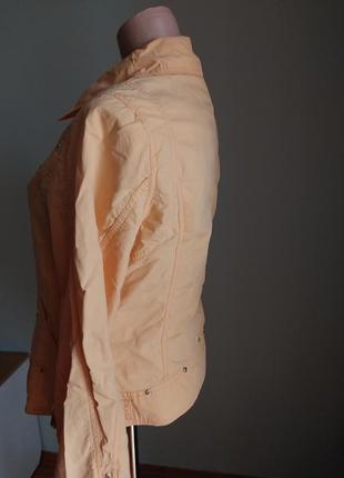 Куртка жіноча коротка на підкладці світла р. 44-463 фото