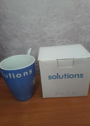 Чашка біло-синя з ложкою solutions avon кружка2 фото