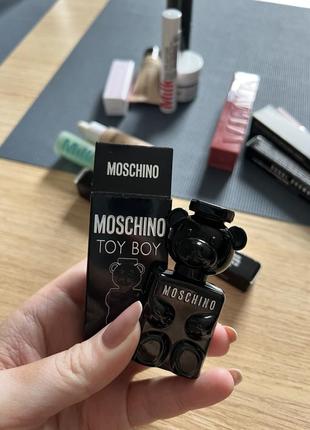 Moschino toy boy парфюмированная вода (мини)