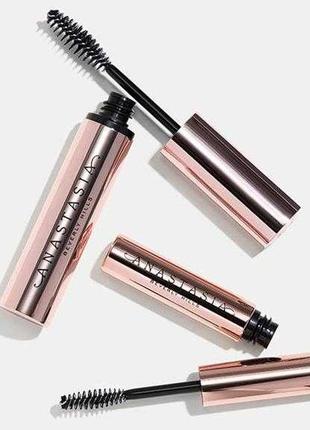 Anastasia beverly hills
strong hold clear brow gel