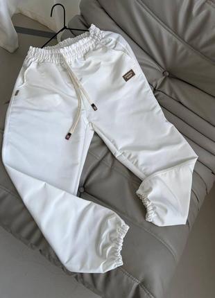 Спортивні штани джогери жіночі білого кольору3 фото