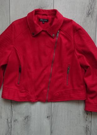 Красная куртка косуха
