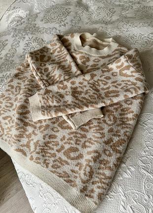 Свитер с принтом3 фото
