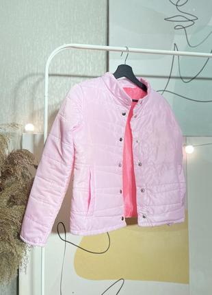 Легкая куртка нежно-розового цвета