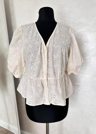 Кремова блуза з прошви з об'ємними рукавами8 фото