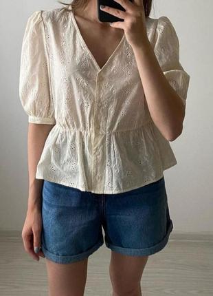 Кремова блуза з прошви з об'ємними рукавами9 фото