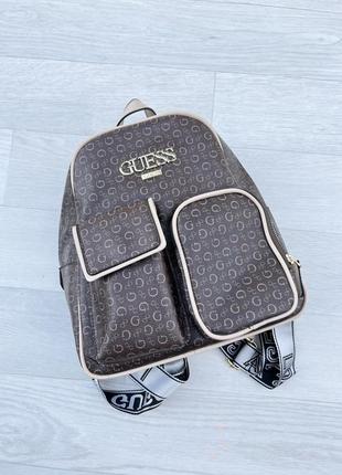 Рюкзак от бренда guess