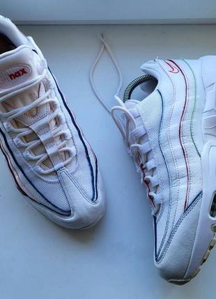 Крута модель 
nike air max 95 triple whiterainbow