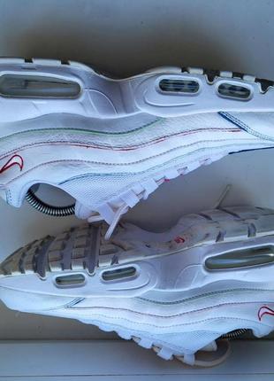 Крута модель 
nike air max 95 triple whiterainbow3 фото