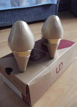 Скидка!стильные- модные- брендовые туфельки с открытым пальчиком на выпускной  38,5-39р .3 фото