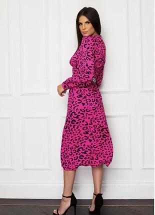 Яскрава сукня в принт леопард кольору фукції