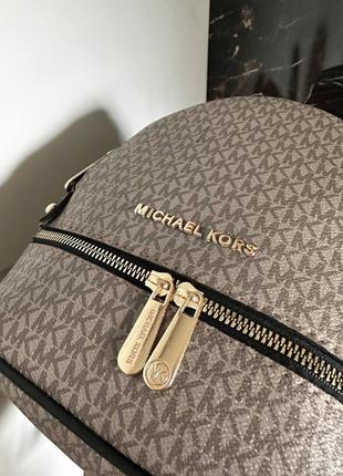 Женский рюкзак в стиле michael kors.3 фото