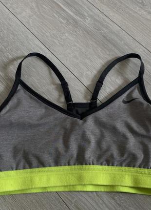 Спортивный топ nike