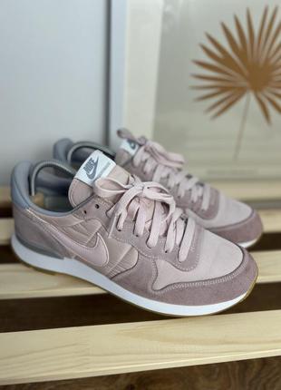 Женские кроссовки nike internationalist