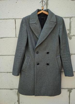 Стильное базовое двухбортное пальто zara,размер м,57% шерсть