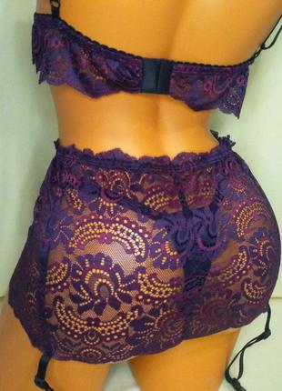 Женский комплект из эластичного кружева цвета баклажан