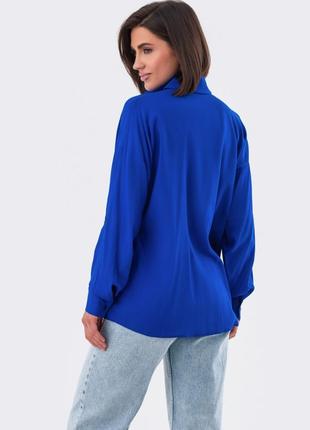 Удлиненная рубашка синего цвета 673574 фото