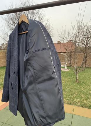 Стильный клетчатый мужской пиджак в тёмно-синем цвете9 фото