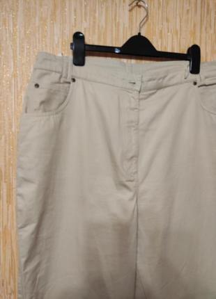 Женские бежевые джинсы с высокой посадкой зауженные к низу р.52-545 фото