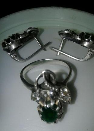 Серебрянный набор цветок, кольцо и серьги, с зелеными вставками5 фото
