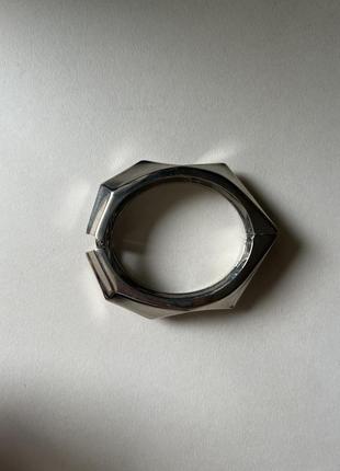 Металлический браслет серебряного цвета5 фото
