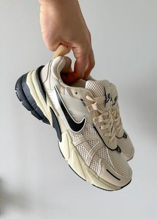 Классные женские кроссовки nike v2k runtekk Air бежевые
