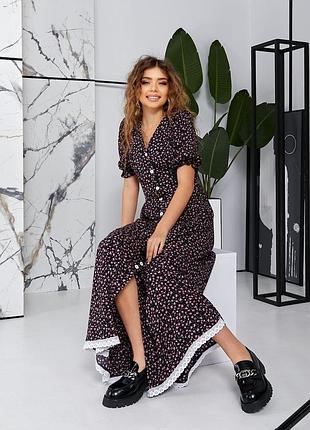 Довга літня вишукана сукня на ґудзиках та з мереживом